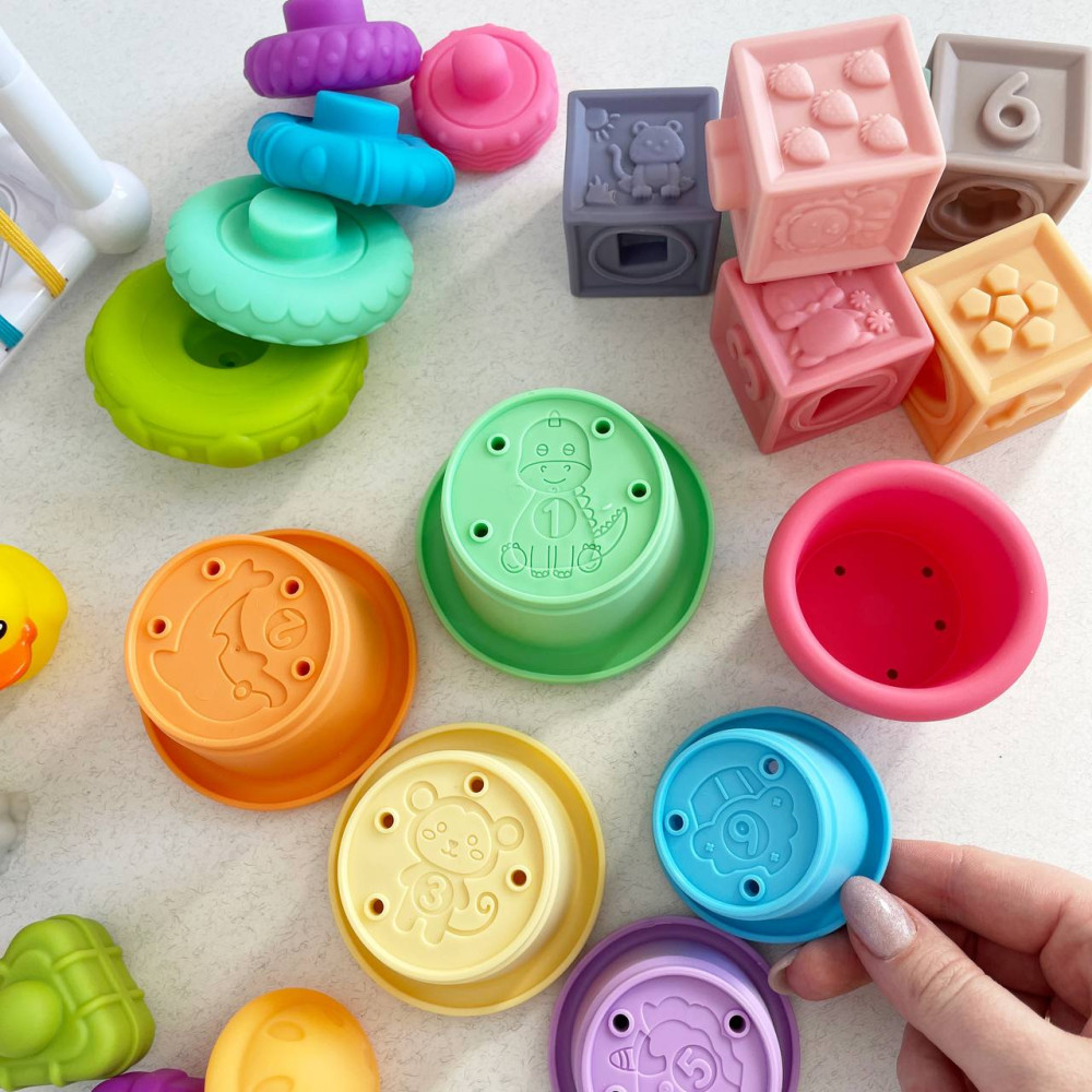 Набор для раннего развития с фигурками и кубиками