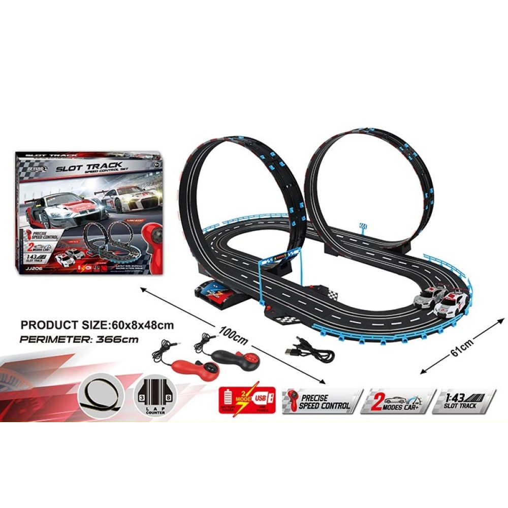 Большой гоночный трек для машинок на пульте управления.