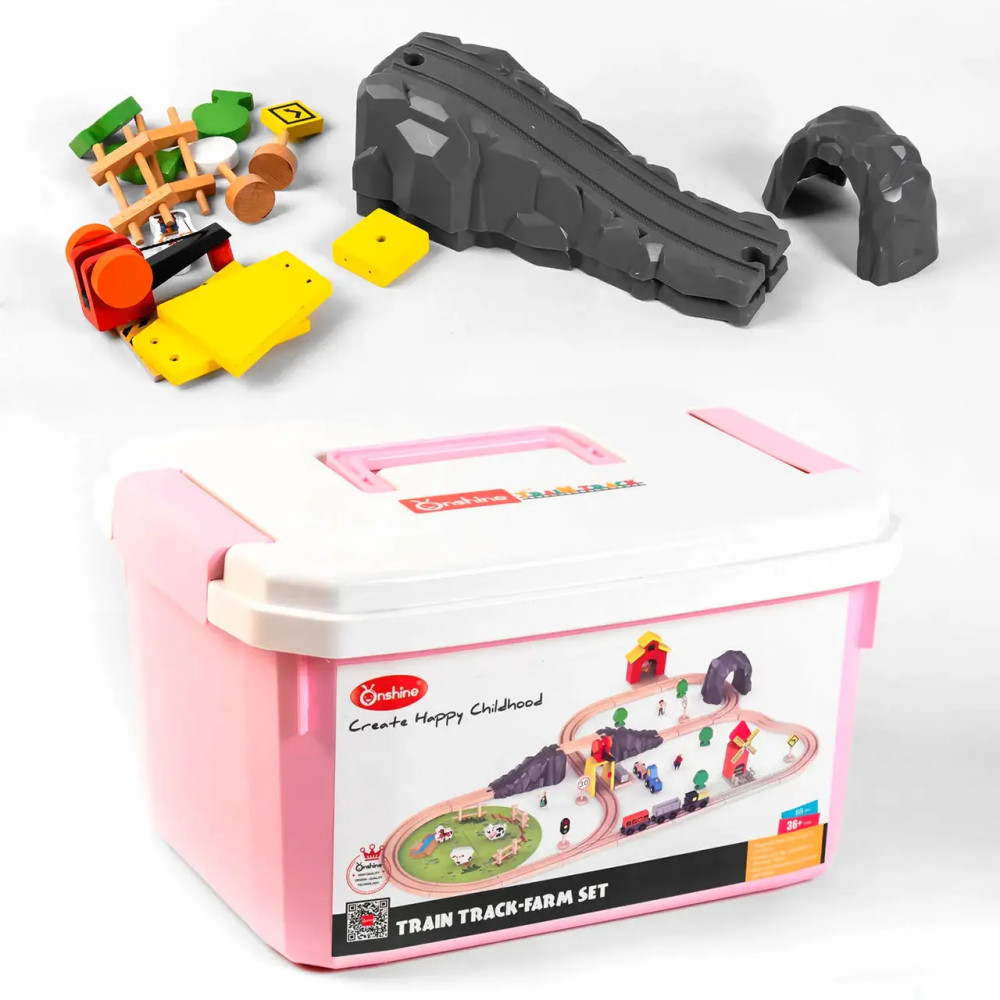 Большой гоночный трек для машинок на пульте управления.