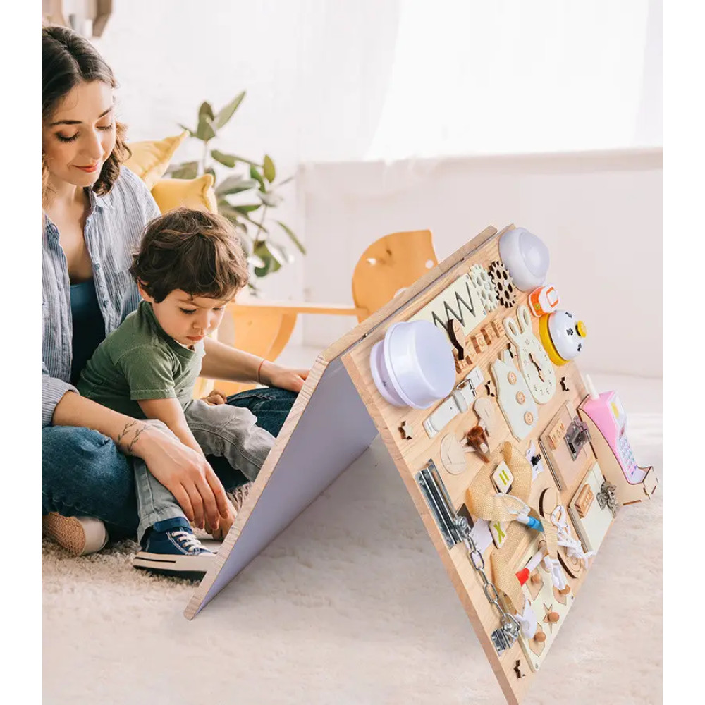 Деревянный бизиборд с магнитной доской и телефоном