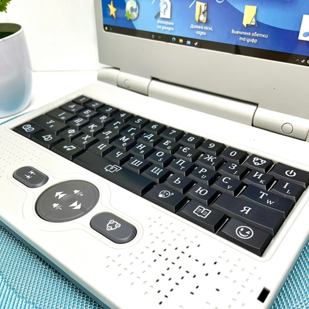 Первый ноутбук ребенка, изучение цифр и алфавита