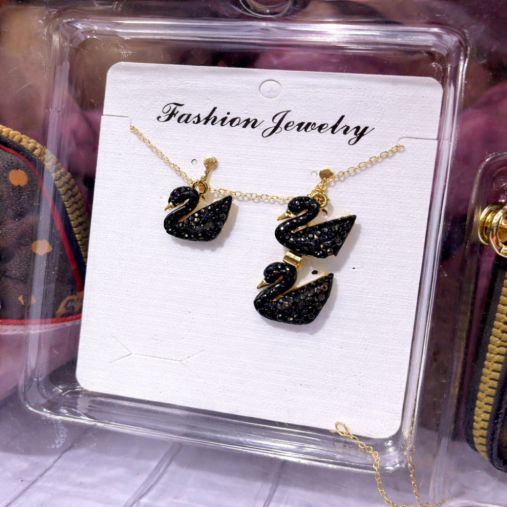 Set de cosmetică pentru copii cu geantă, ceas și bijuterii